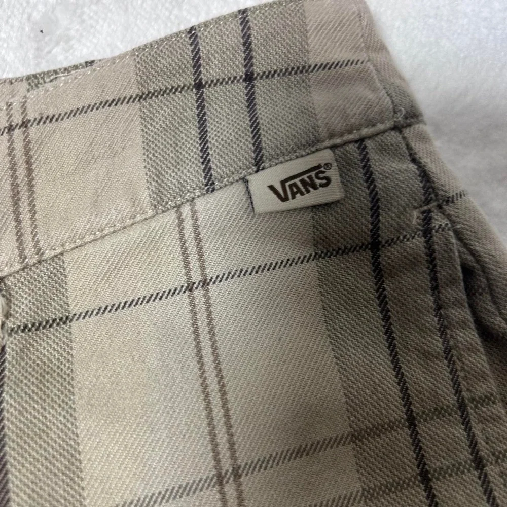 Vans gray and beige plaid‎ shorts size 34 #skater #plaid